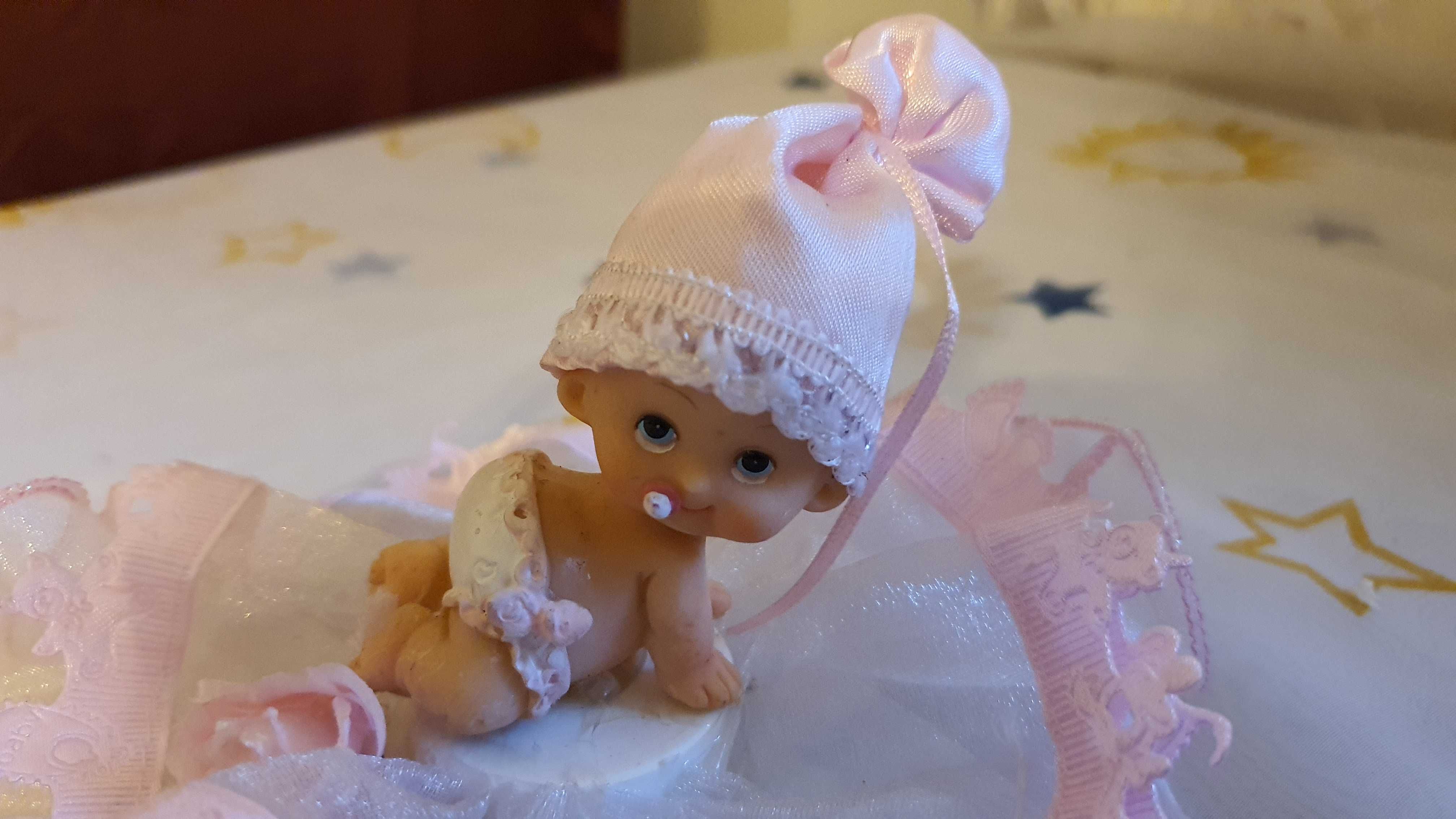 Figurina de tort pentru botez bebe roz