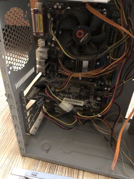 Продается монитор, наушники, мышка, коврик и другое.