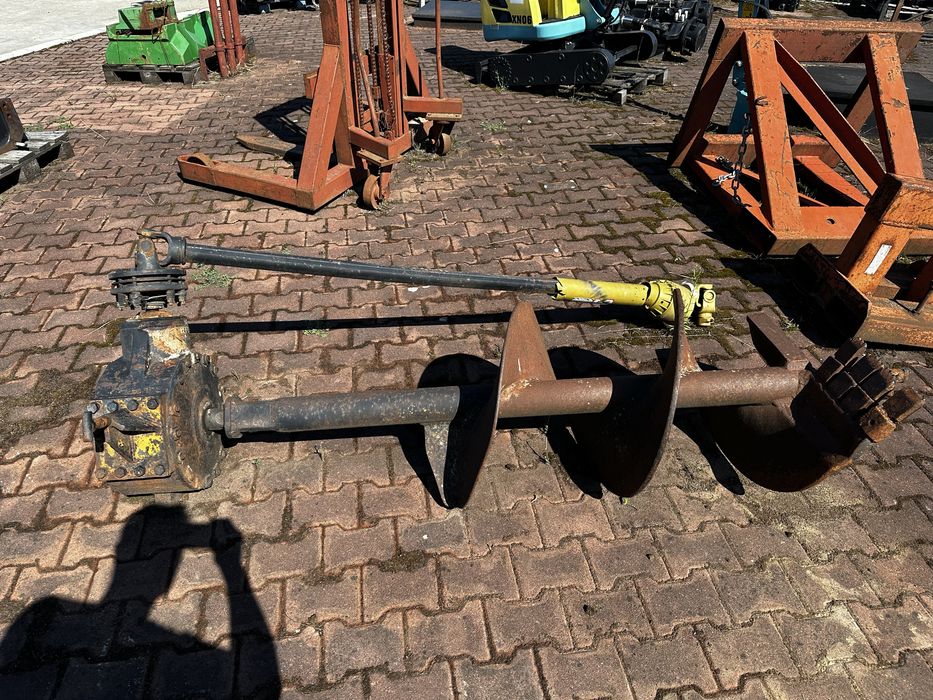 Sistem de facut gropi(burghiu)