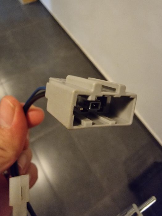 Adaptor antena Nissan pentru radio aftermarket