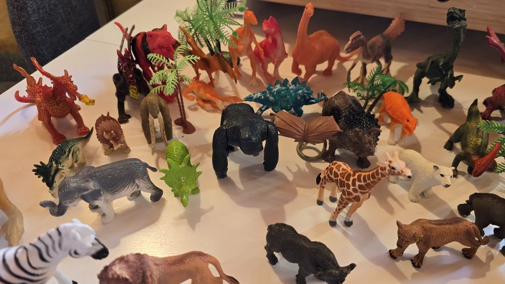 Продавам огромно количество детски играчки