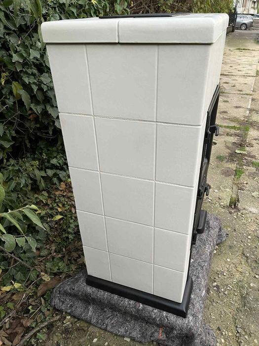 Кахлена / керамична чугунена камина