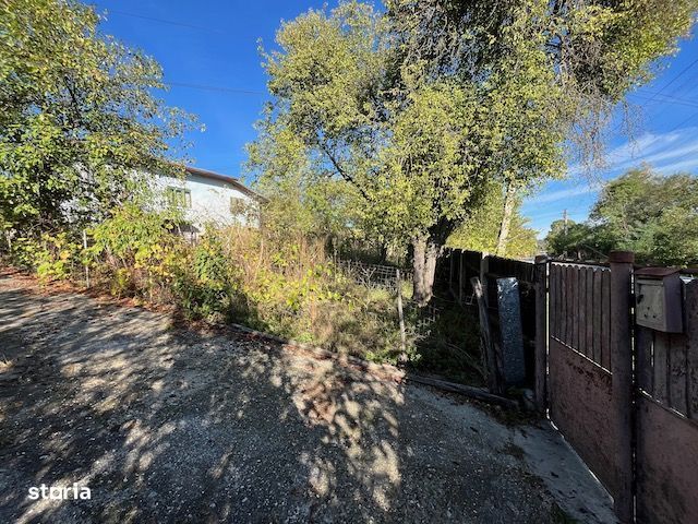 Casa veche cu teren generos in com. Rosiile, Jud. Valcea