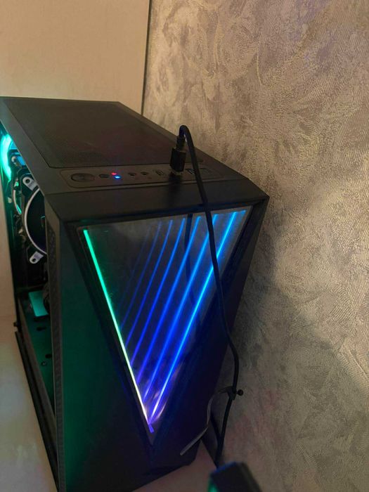 Компютър RTX2060 AMD ryzen 5 3600 +монитор 144hz клавиатура и мишка