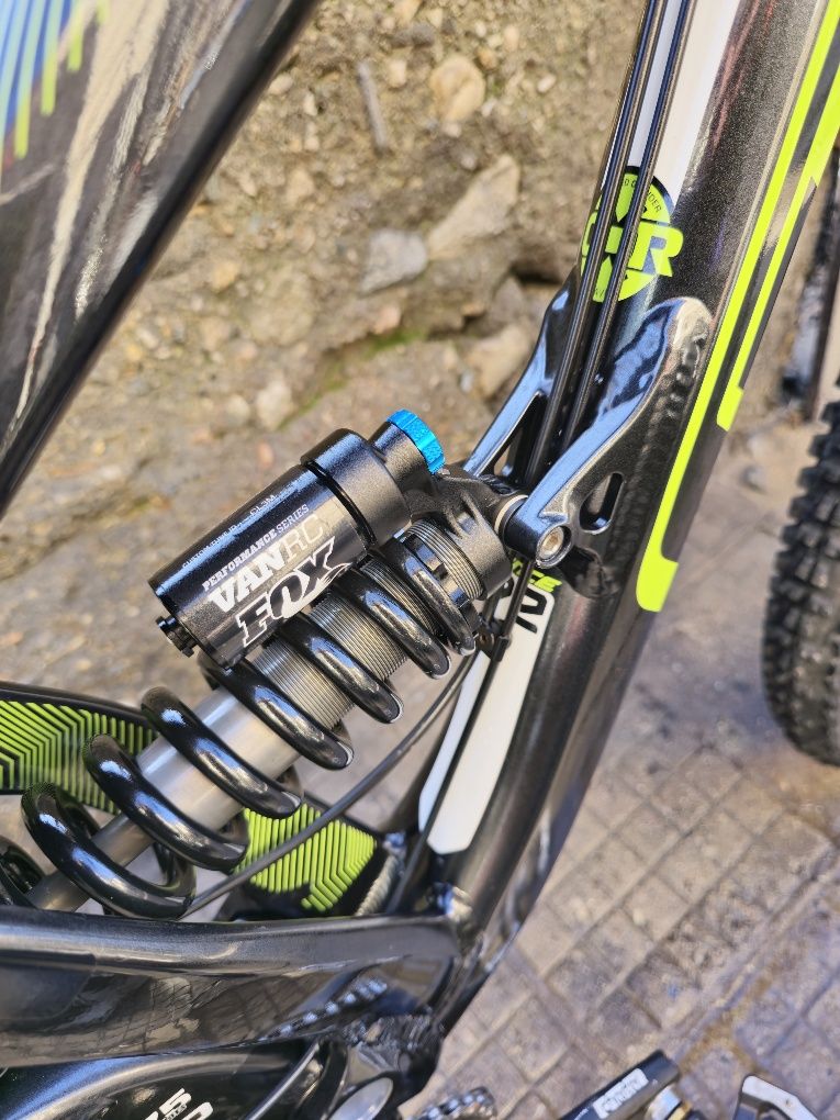GT Fury Expert 27.5 M размер DH bike 1x10 Zee Shimano Перфектен