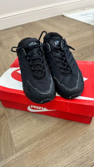 Продам женские кроссовки