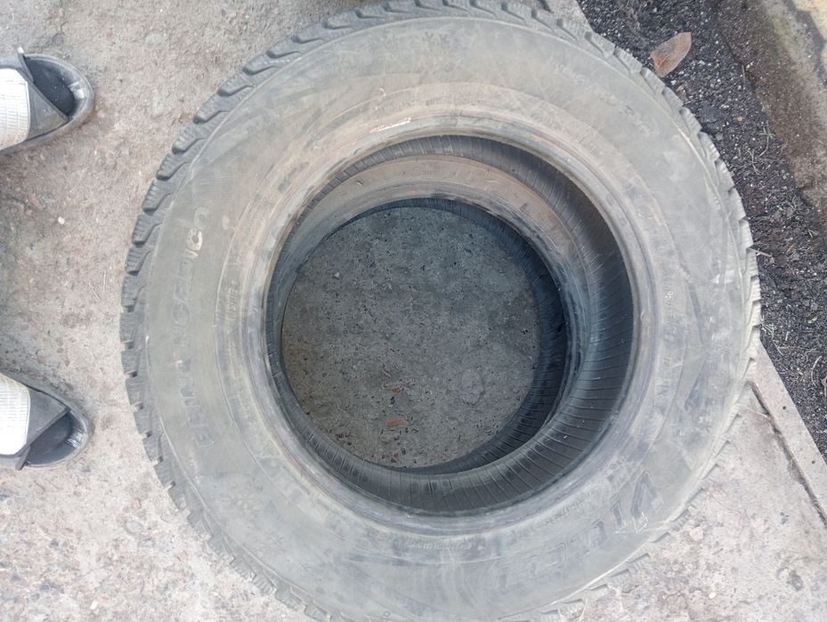 Продам шины 3 штуки по 5 тысяч