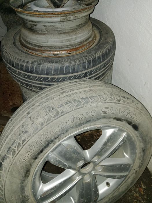 Продам запаску на Тойота Раф 4. Недорого