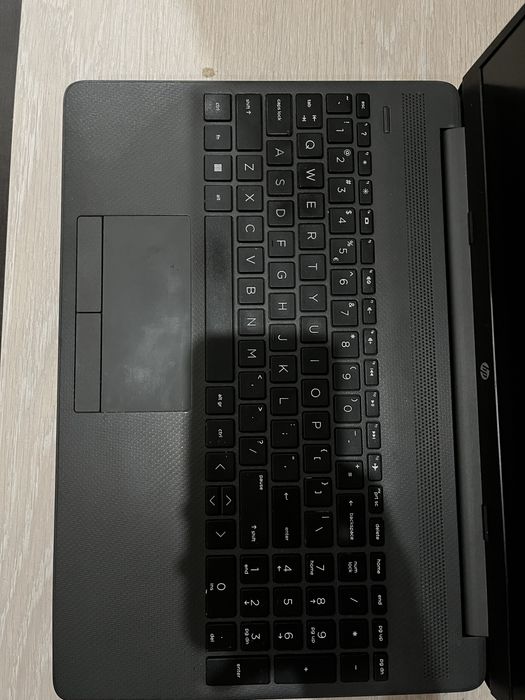 Laptop HP 255 G9 – Ryzen 5, 8GB RAM, SSD 477GB, stare foarte bună