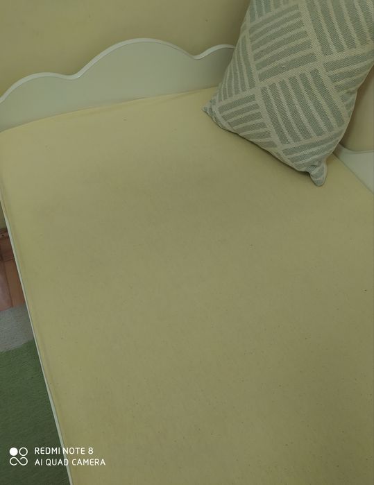 Pat, dulap camera copii și covor