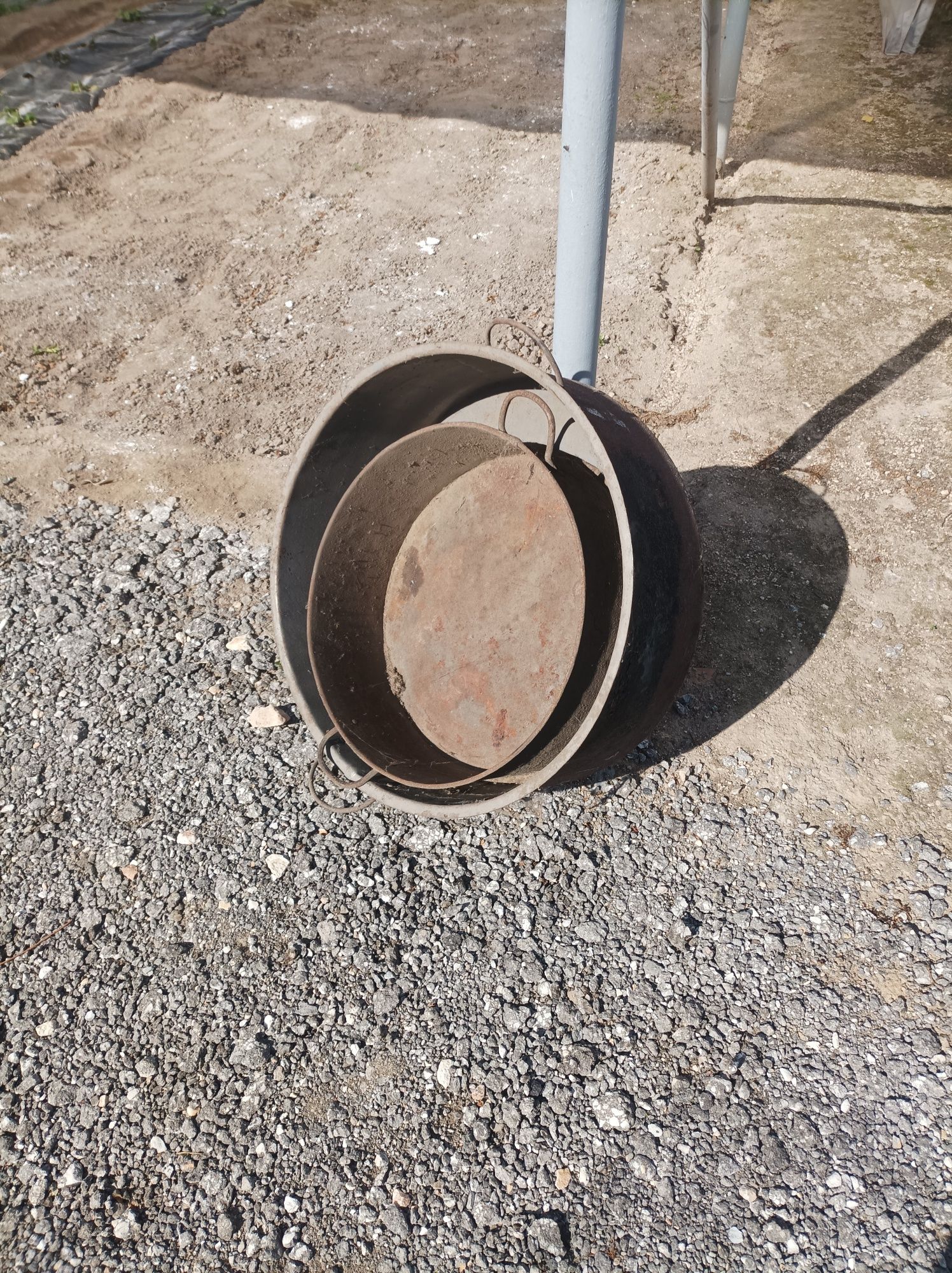Продавам калайдисани тави