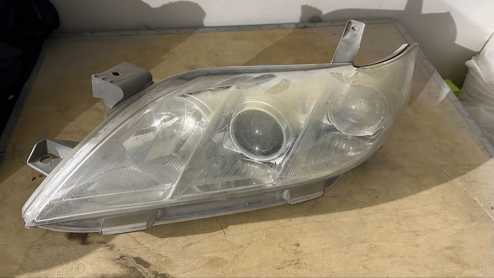 Фара правая Camry 40