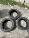 Летни гуми 215/55/17 - Bridgstone 2 бр. И Pirelli 1 бр.