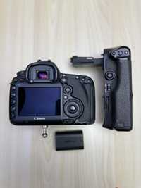 Aparat foto DSLR  Canon 5D mark 3