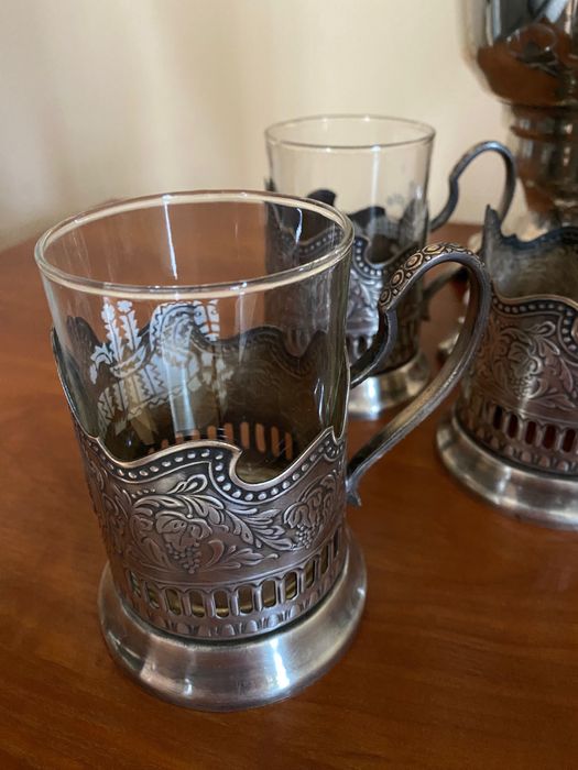 Руски самовар с 3 стакана и прибор за подправки