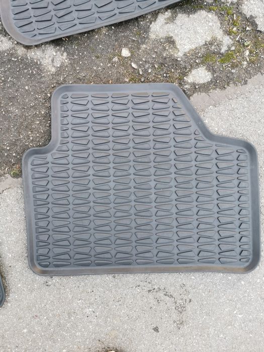 Bmw X1 E84 Presuri cauciuc + tavita portbagaj