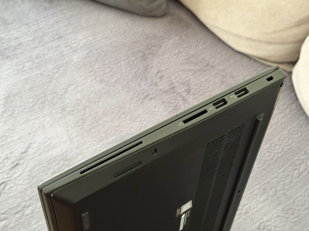 15.6’FHD IPS/i7-9750H/Thinkpad P1 Gen2/32GB DDR4/512GB SSD/QuadroT1000