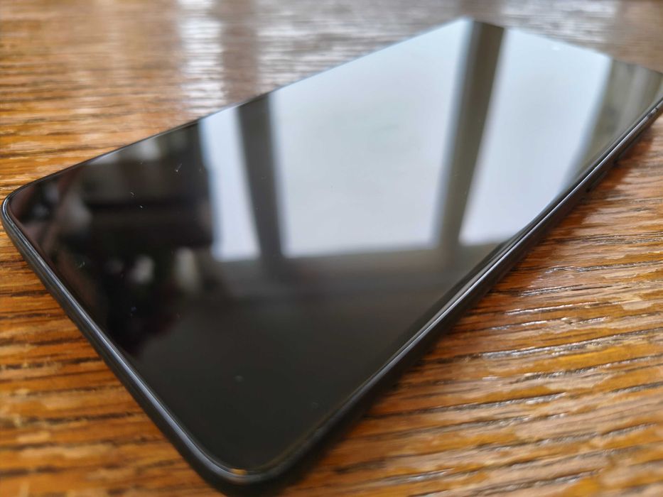 Motorola Edge 30, 5G, 8GB RAM, 256GB • Funcțional 100% • Urme de uzură