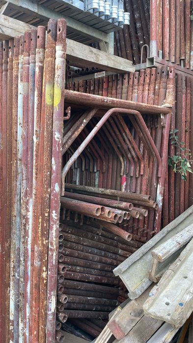 Lot 1500 mp schela metalica import Italia