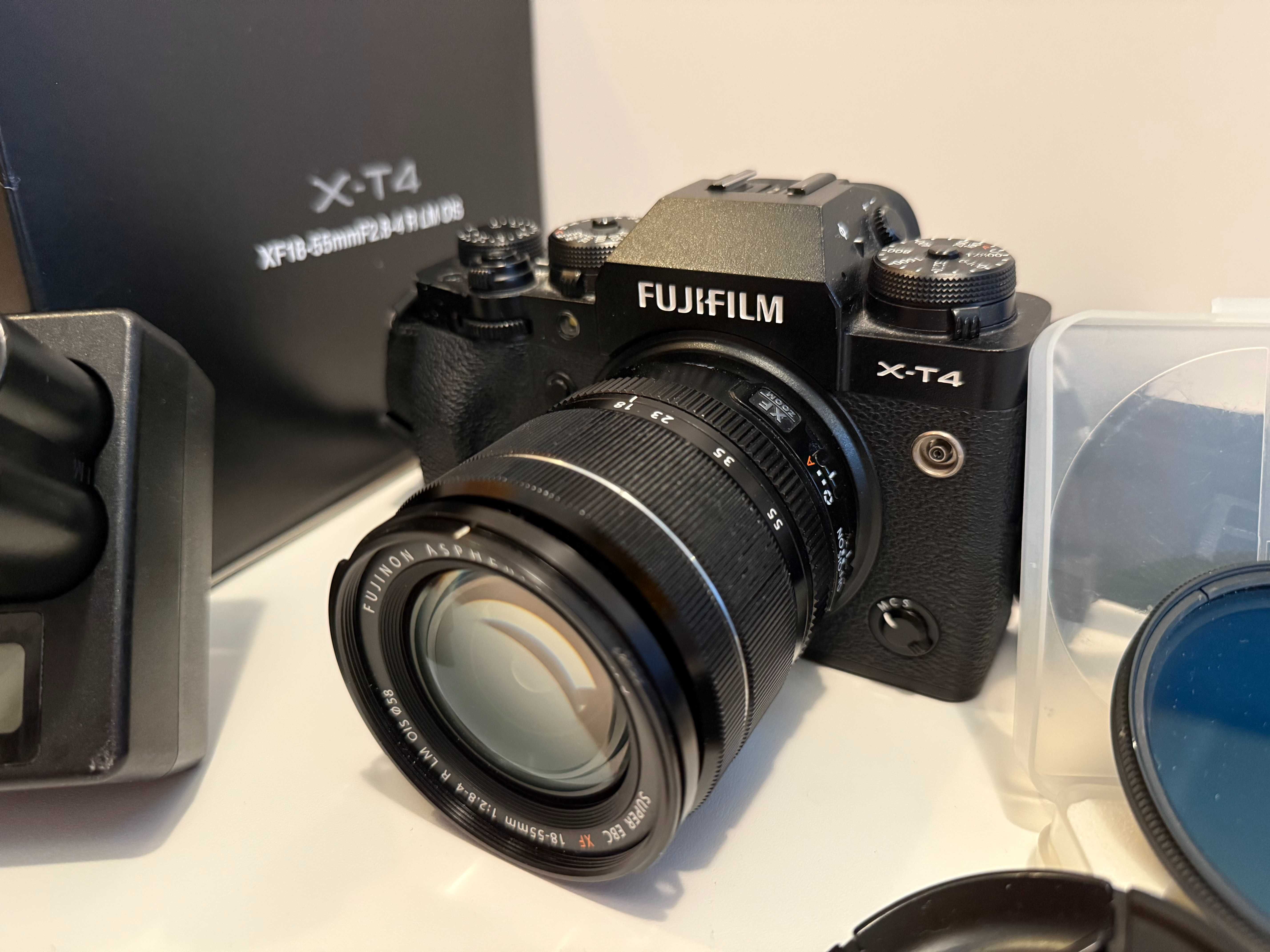 Фотоапарат Fujifilm X-T4 с обектив 18-55mm и аксесоари