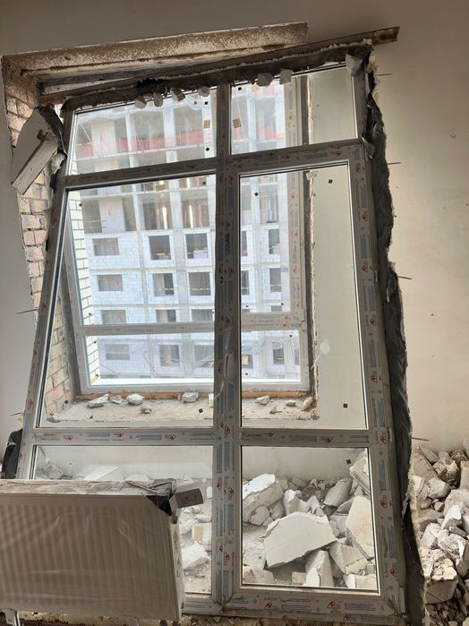 Продаю пластиковое окно с дверью от балкона