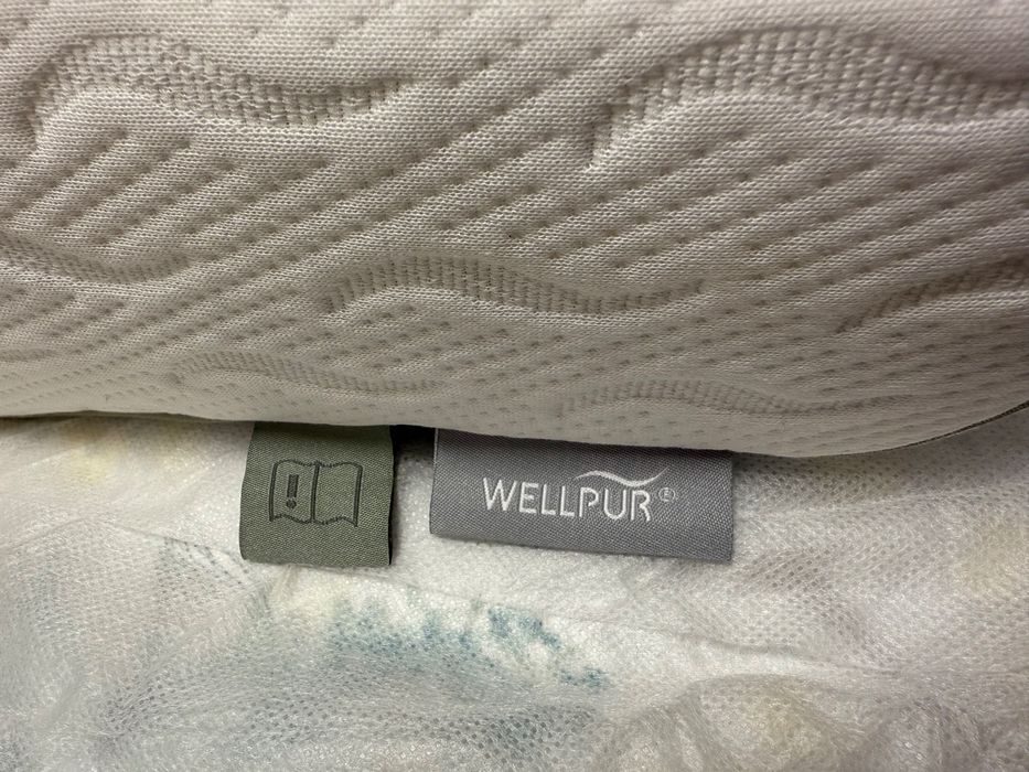Нова възглавница на Wellpur , купена от Jysk . Husens .