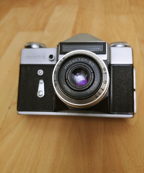 Фотоаппарат Зенит Е  с Индустар 50 нерабочий для фона