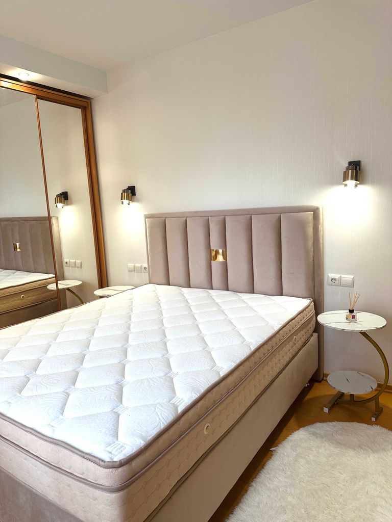Дава се под наем Двустаен апартамент в София, Хладилника - 65 кв.м за 1200 € - Снимка #3