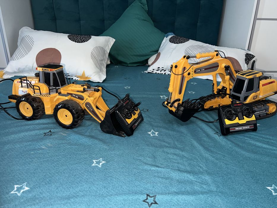 Excavatoare cu telecomandă 2buc. 400lei