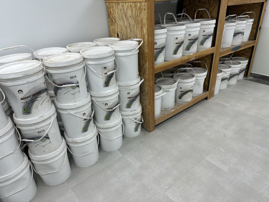 Клей для линолиума и паркета.