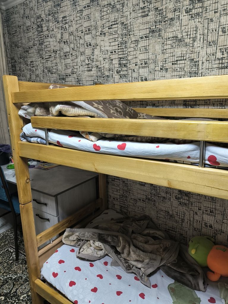 Продам кровать двухъярусную