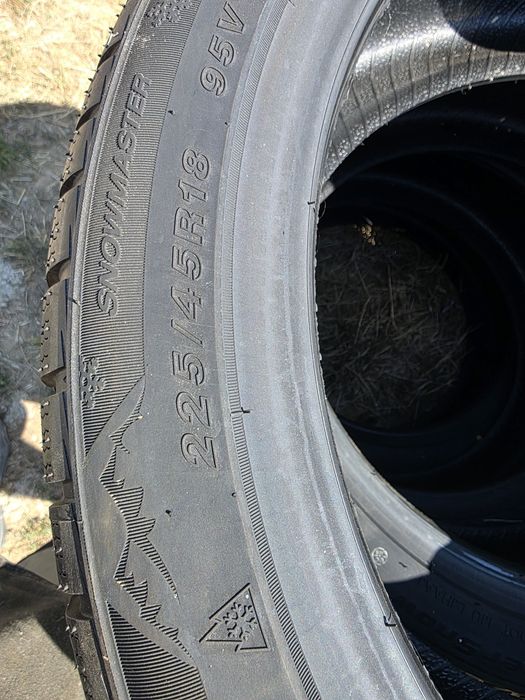 Vand anvelope noi 225/45/18 de Iarna