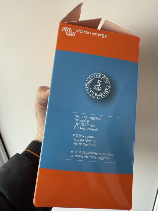 Victron  MPPT 12/24/48V DC 100/20 Bluetooth