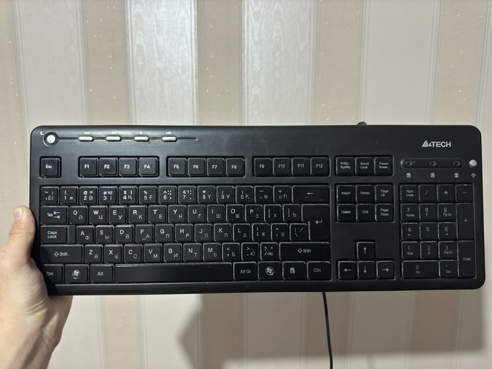 Продам клавиатуру A4Tech