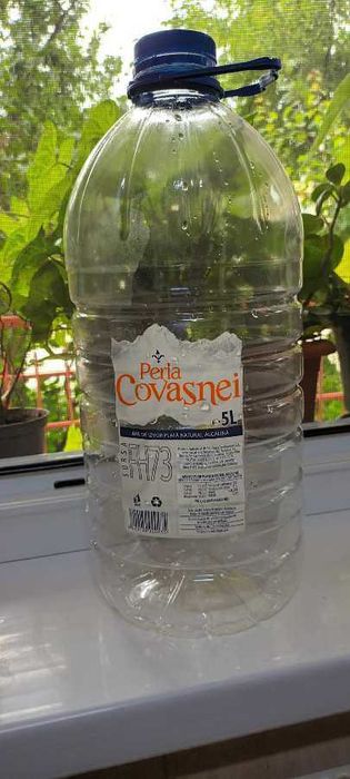 Vand.sticle de 5 .litri  ideale pentru uz casnic  produsul este curat