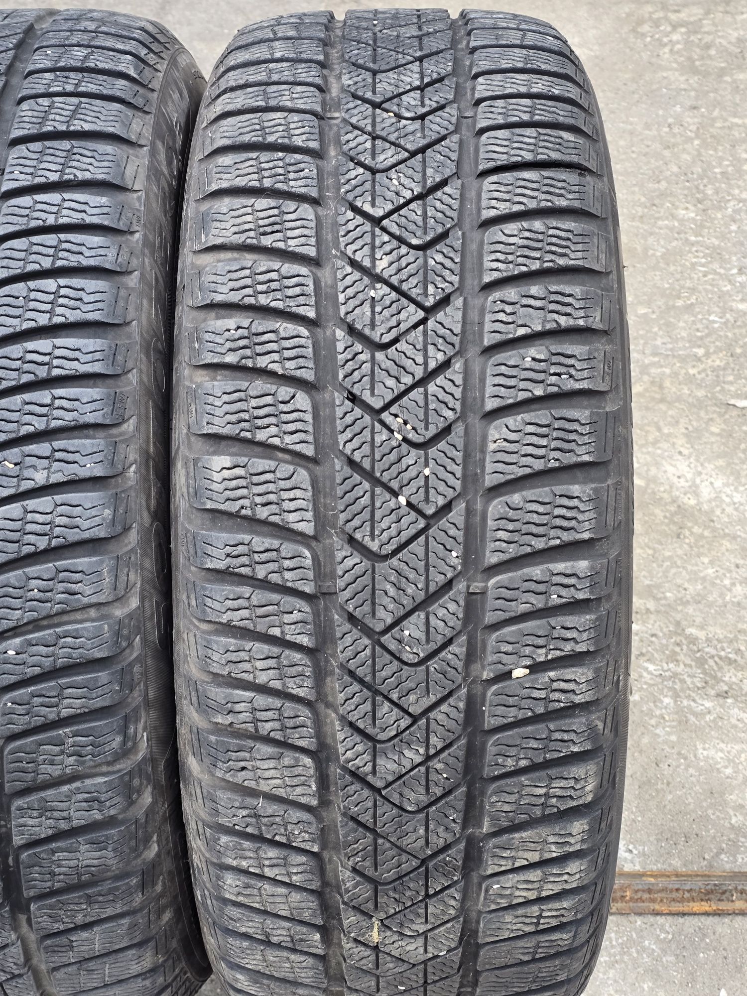 2 Броя 215/55/17 Pirelli 6mm