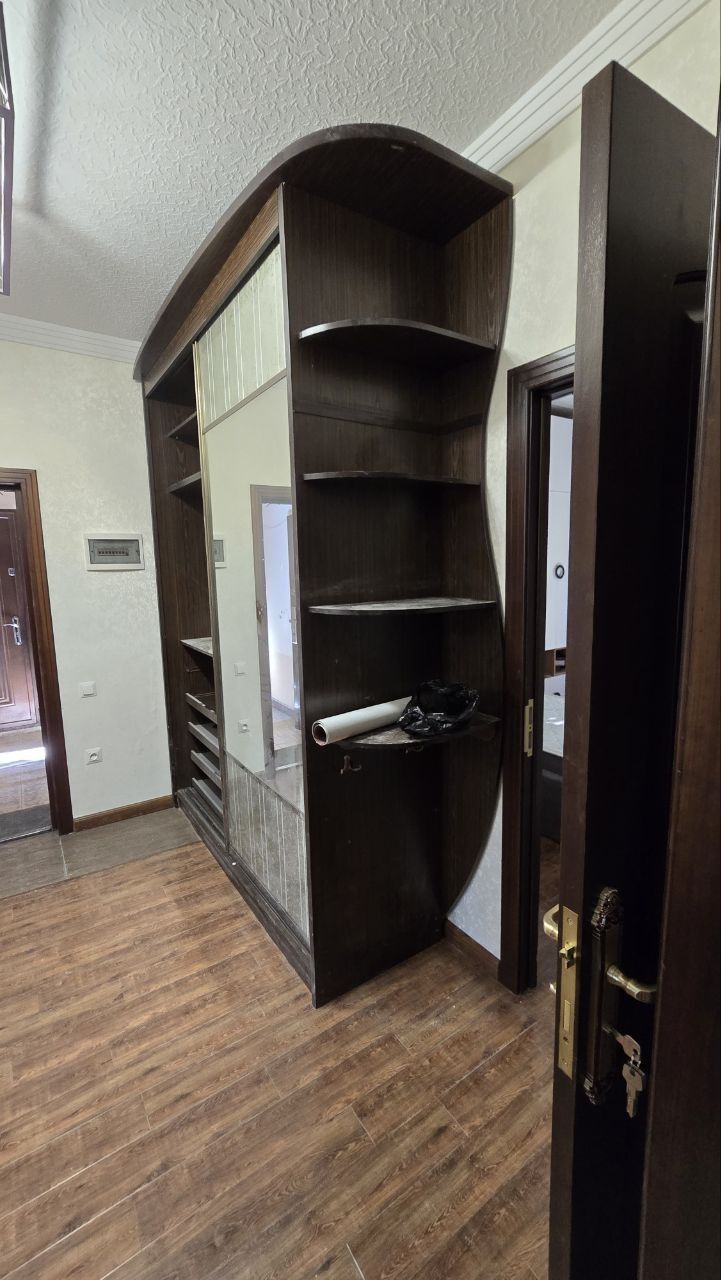 Продаётся шкаф, состояние б/у.
Шкаф в разобранном виде.
Цена: 1 500 00