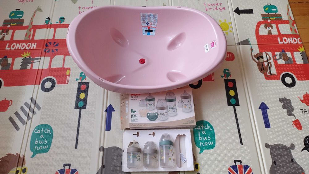 Подарявам бебешко корито и шишета с биберони