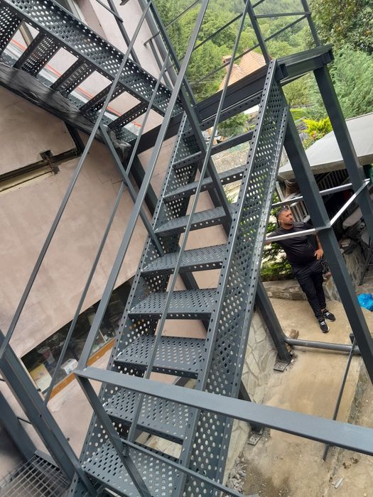 Scări metalice galvanizate la orice demisiune asiguram transport ori u