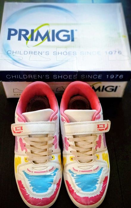 Спортни обувки за момиче!