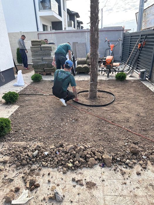 Gazon rulou si sistem de irigare.