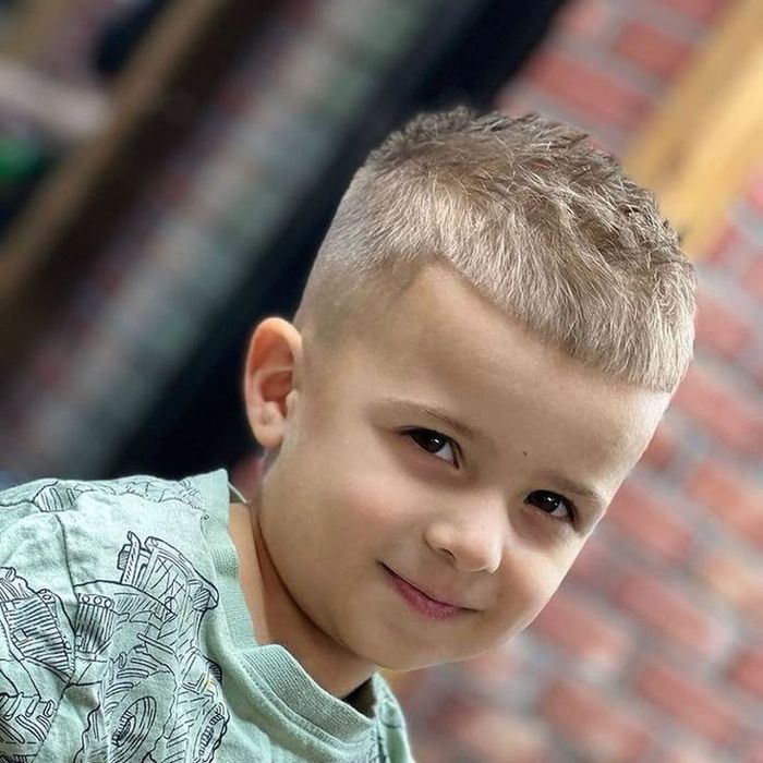 Услуги Парикмахера! Выезд . Только женские и детские!!!