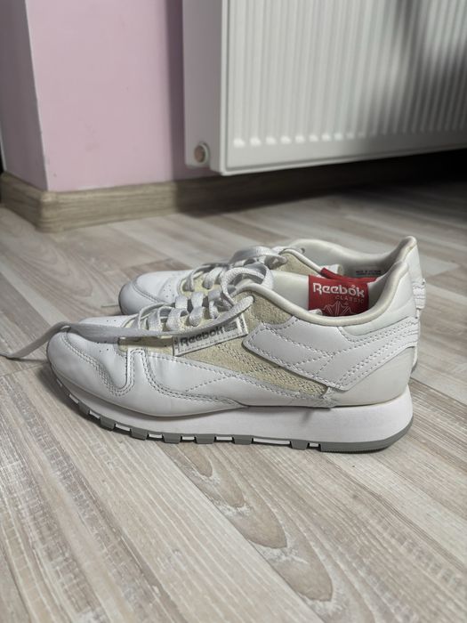 Бели маратонки Reebok