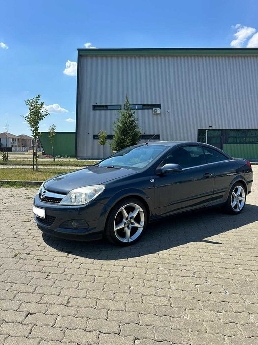 Opel Astra H TwinTop din 2009 - motor 1.8 benzina