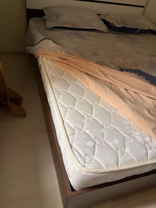 Pat matrimonial 200x220 și comoda TV
