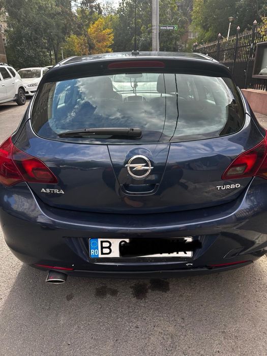 Opel astra J 2010 pret 2750 euro