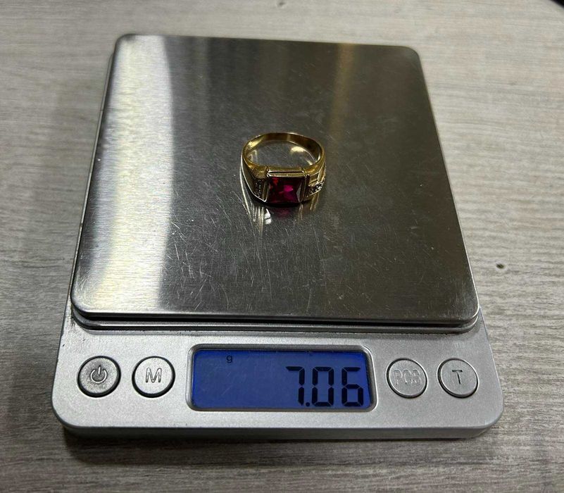 Златен пръстен 14 К 585/ 7,06 гр.