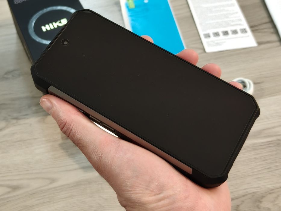 Smartphone rugged baterie 23800 mAh, lanterna 1200 Lumeni, camera IR