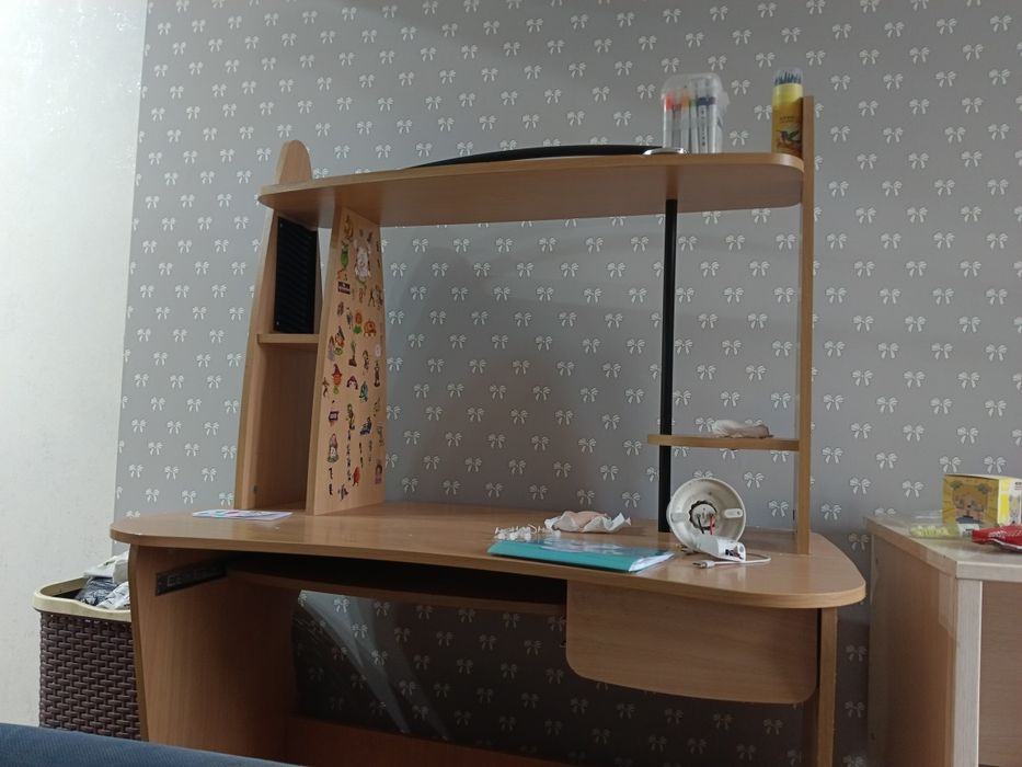 Продам стол письменный