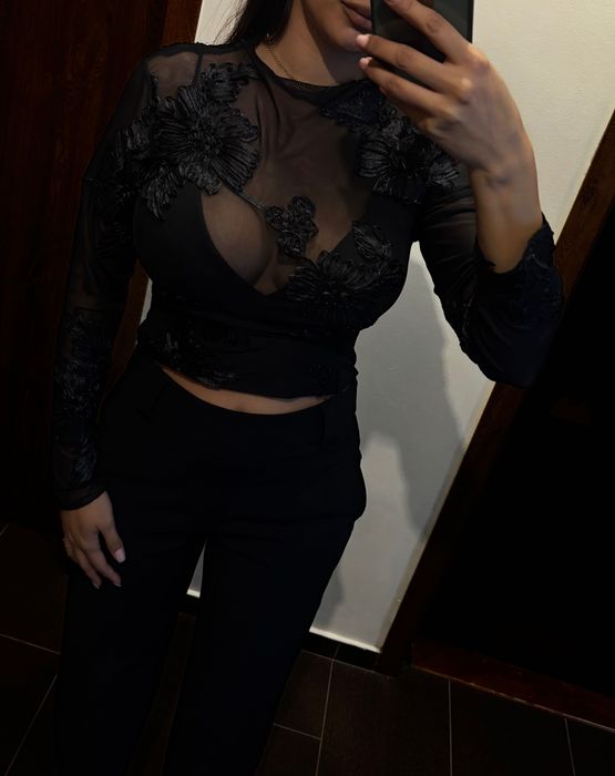 Елегантна блуза с дантела